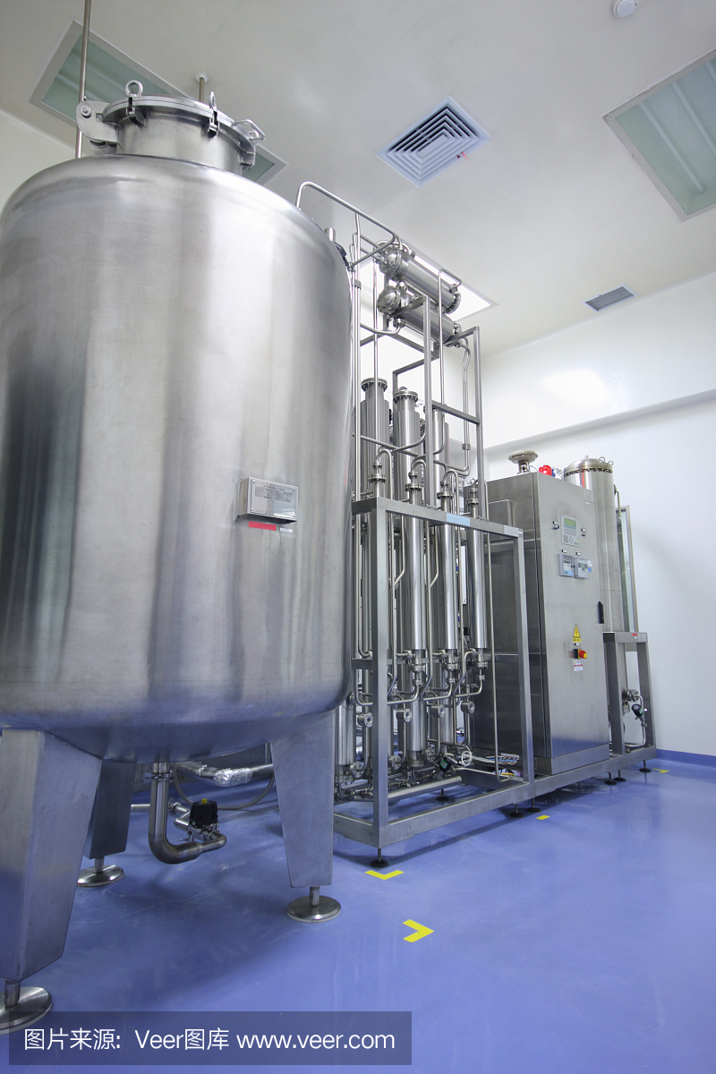 工廠的水蒸餾器