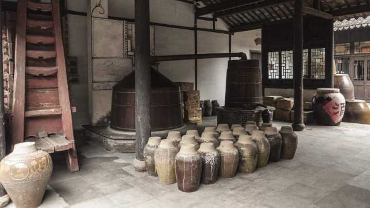 為什么很多農(nóng)村私人釀酒廠面臨關(guān)閉?專(zhuān)家給出明確解釋