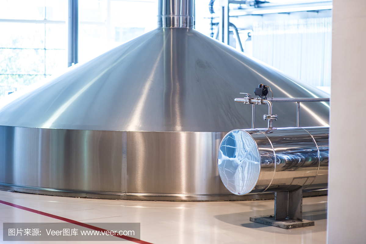 儲存啤酒的容器?，F(xiàn)代釀酒生產(chǎn)。